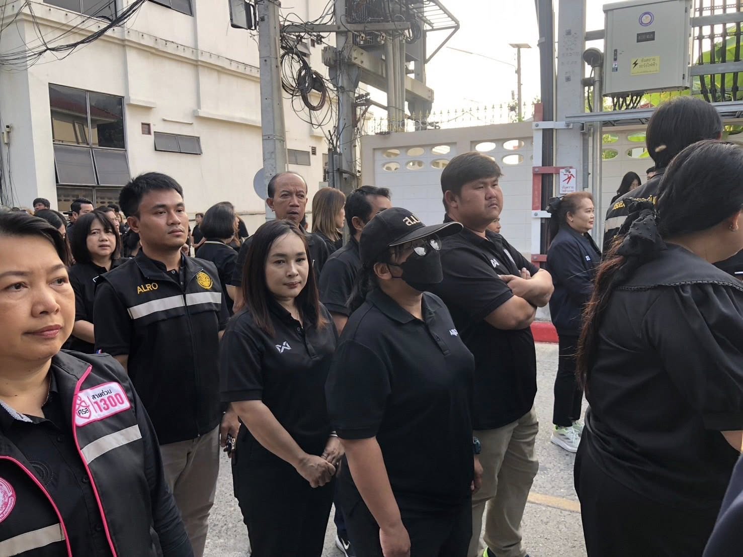 title - ส.ป.ก.อ่างทอง เข้าร่วมเดินรณรงค์สร้างความปลอดภัยแก่ผู้ใช้รถใช้ถนน เนื่องในวันความปลอดภัยของผู้ใช้ถนน ประจำปี พ.ศ. 2569 และกิจกรรม Kick off การสวมหมวกนิรภัย 100% 